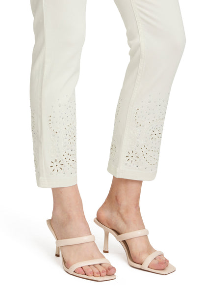 Betty Barclay_Casual Trousers with Embroidery_6049-1323_1014_07