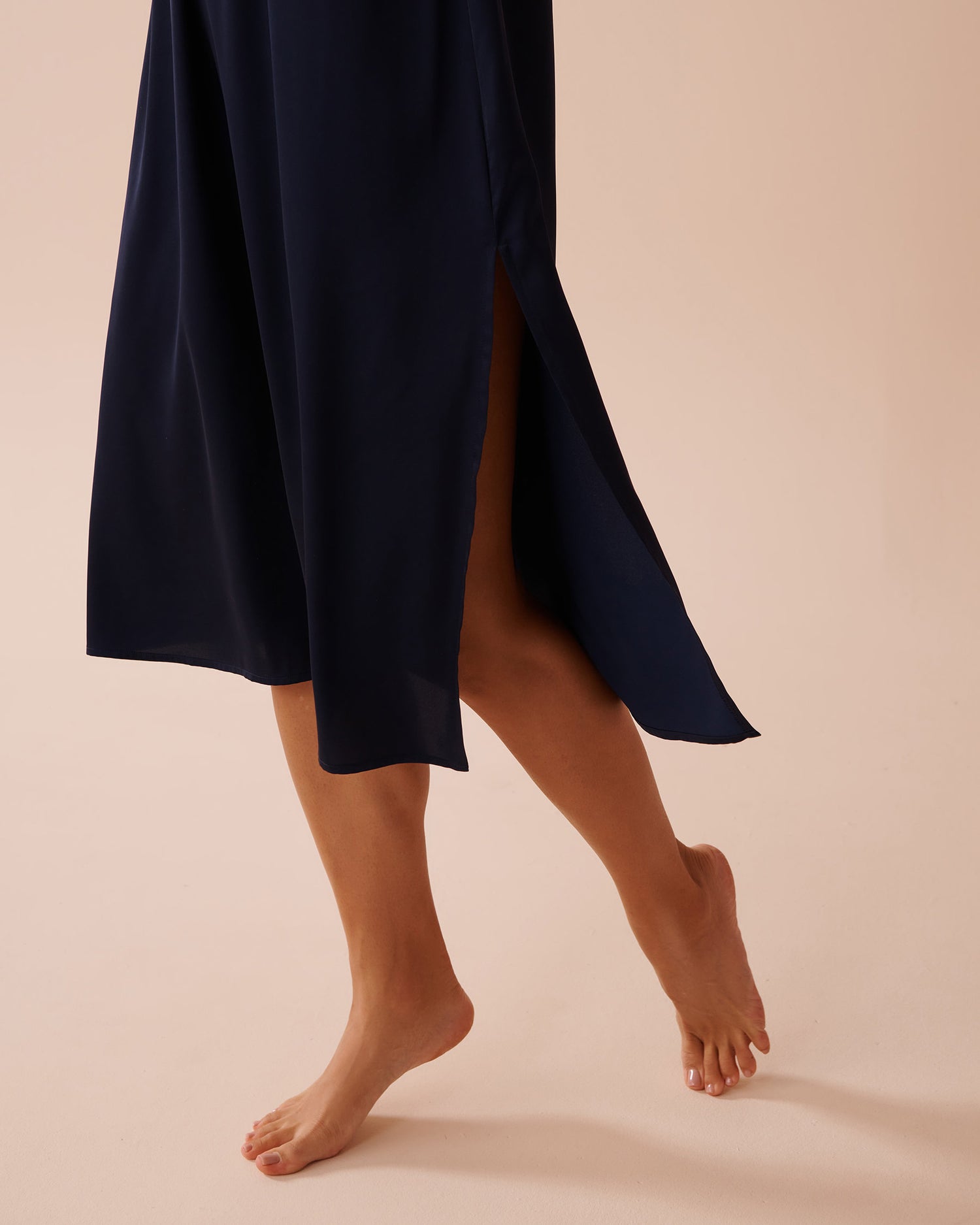 La Vie en Rose_Luxury Edition Frill Detail Satin Nightie_60500176_40099_03