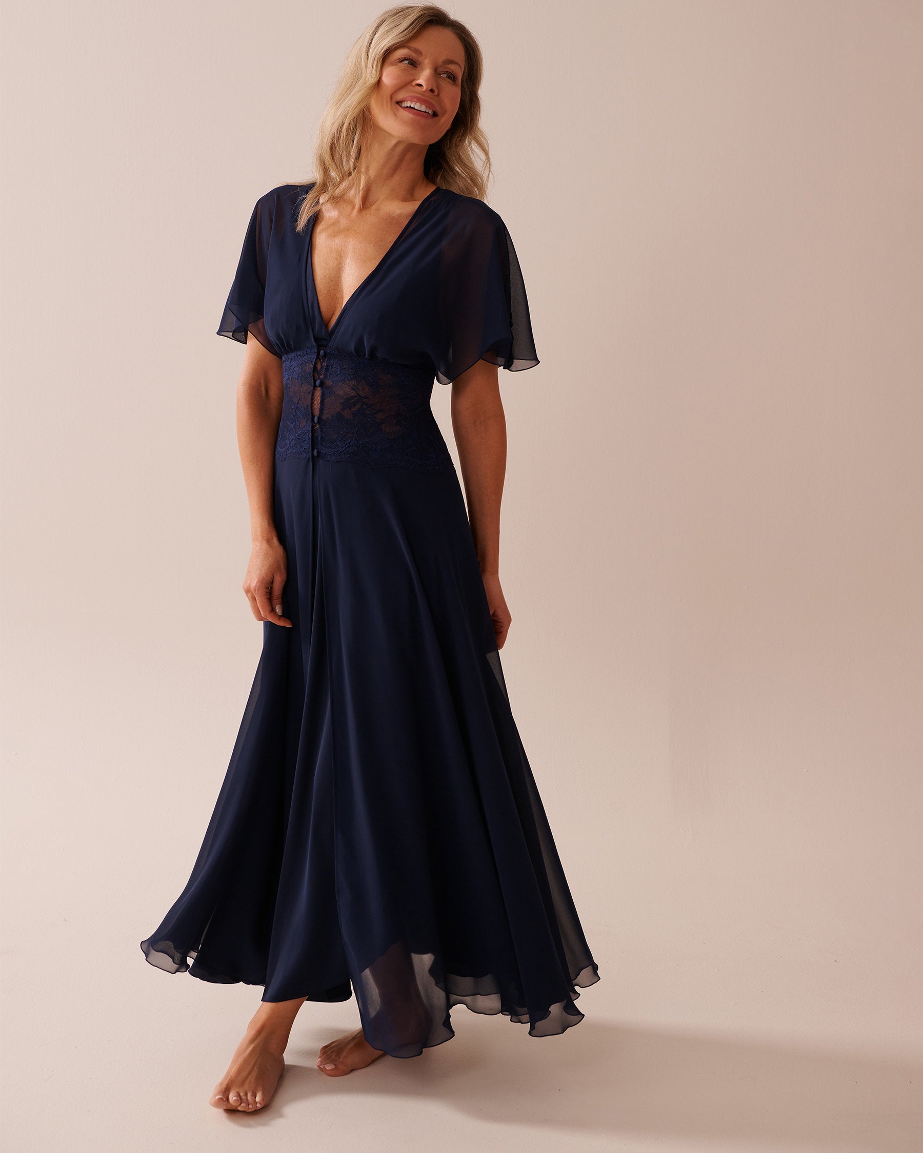 La Vie en Rose_Luxury Edition Chiffon and Lace Open Front Nightie_60500180_40099_01