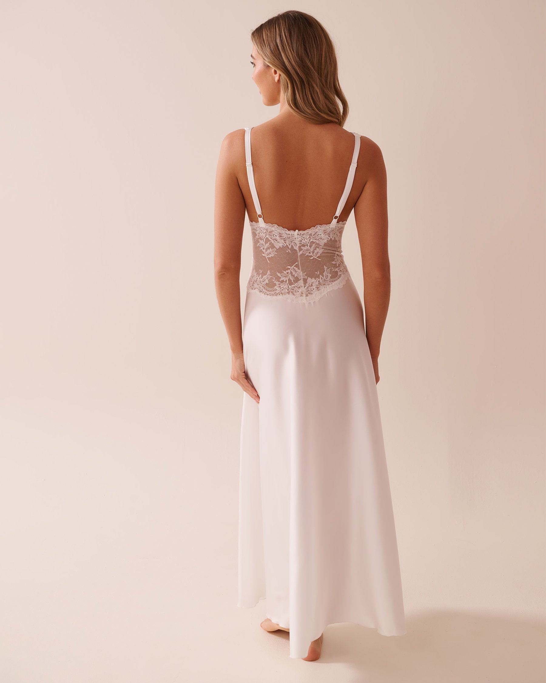 La Vie en Rose_Luxury Edition Bridal Satin and Lace Plunge Nightie_60500181_10011_04