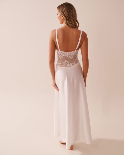 La Vie en Rose_Luxury Edition Bridal Satin and Lace Plunge Nightie_60500181_10011_04