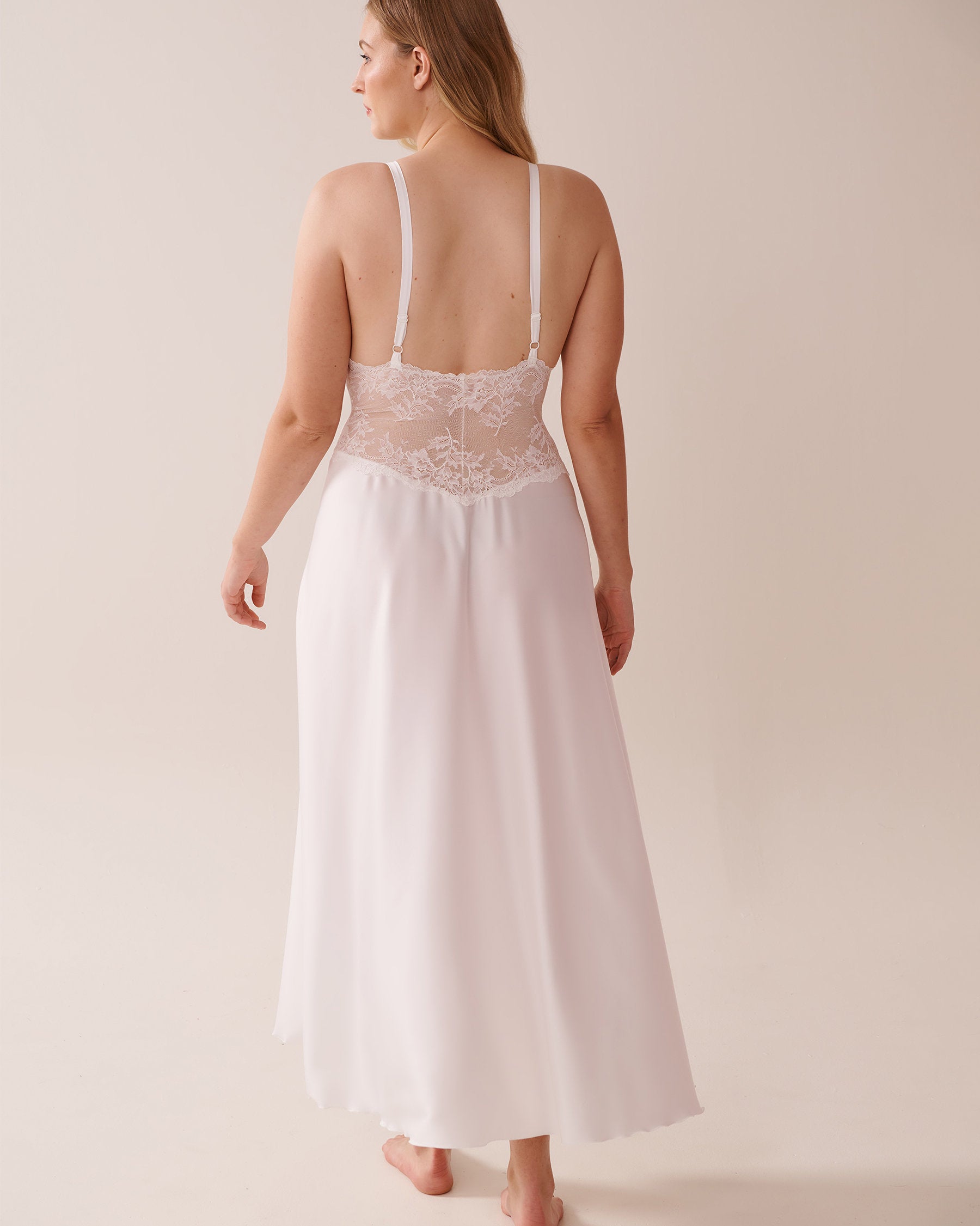 La Vie en Rose_Luxury Edition Bridal Satin and Lace Plunge Nightie_60500181_10011_07