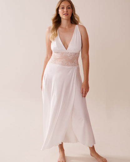 La Vie en Rose_Luxury Edition Bridal Satin and Lace Plunge Nightie_60500181_10011_10