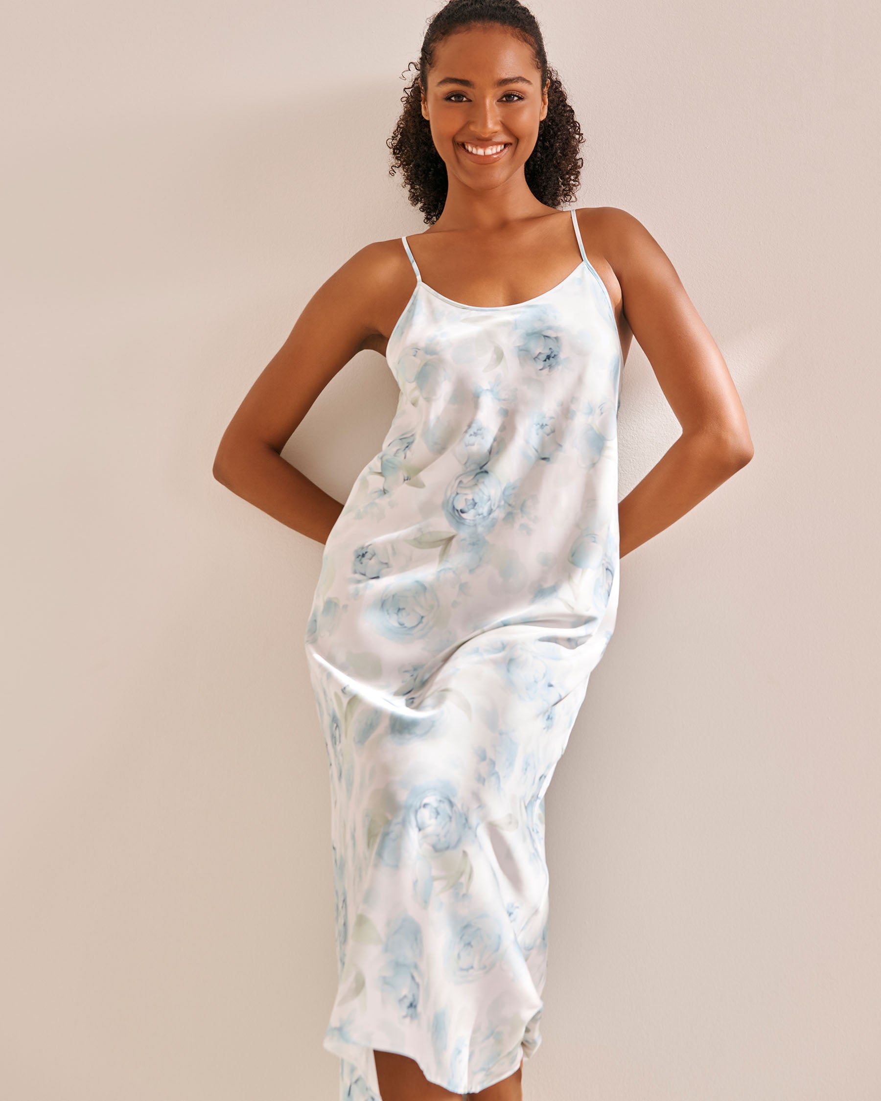 La Vie en Rose_Multi Blue Roses_LUXURY EDITION Blue Rose Print Long Satin Nightie_60500188_P10495_01