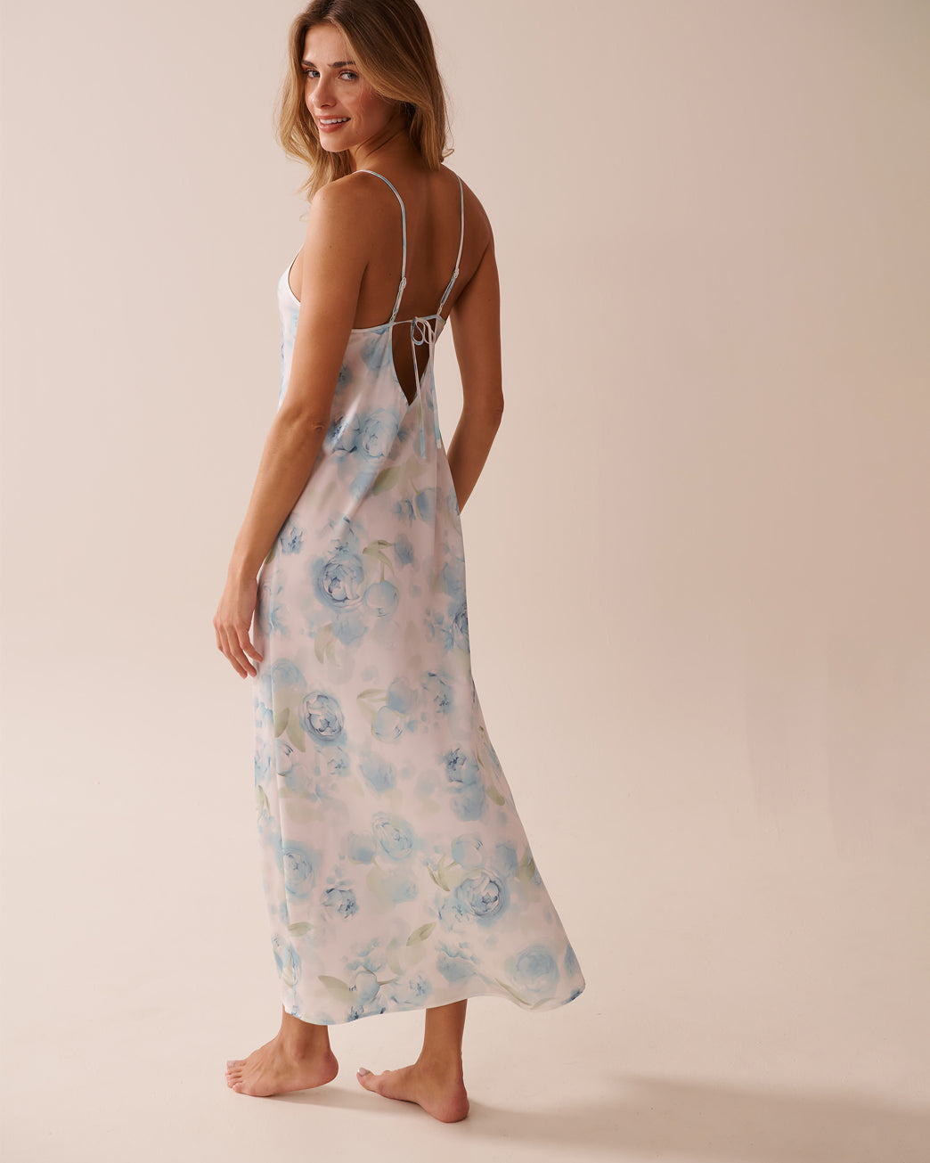 La Vie en Rose_Multi Blue Roses_LUXURY EDITION Blue Rose Print Long Satin Nightie_60500188_P10495_04