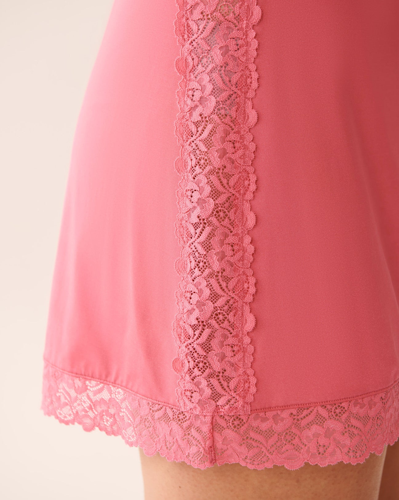 La Vie en Rose_Rapture Rose_Microfiber and Lace Nightie_60500192_60008_03