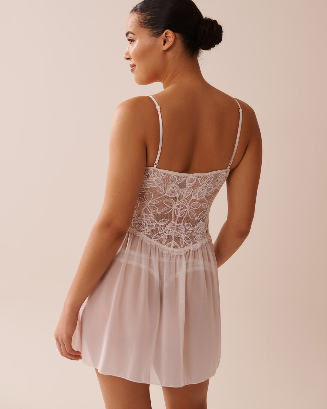 La Vie en Rose_Snow White_Floral Lace and Mesh Slit Nightie_60500193_10011_02