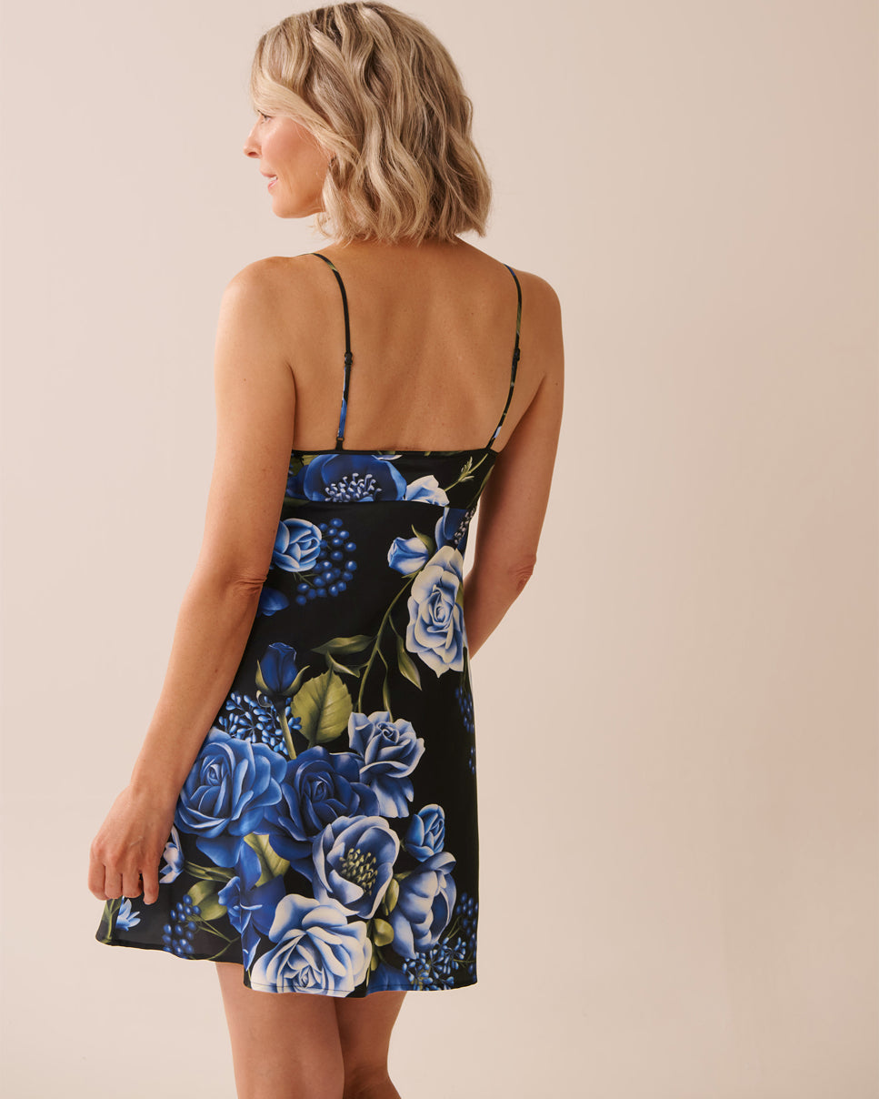 La Vie en Rose_Black &amp; Blue Garden_LUXURY EDITION Rose Print Satin and Lace Trim Nightie_60500198_P00430_02
