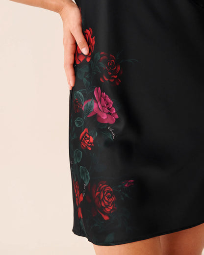 La Vie en Rose_Red Roses Placement_Luxury Edition Red Rose Print Satin Nightie_60500210_P00469_03