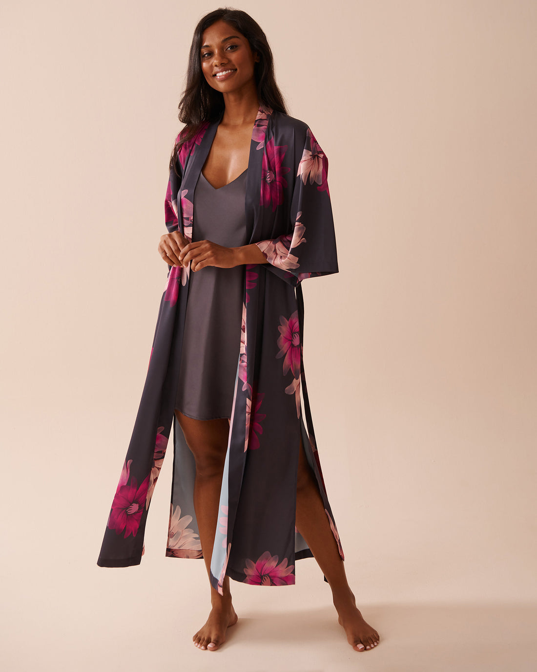 LUXURY EDITION Floral Print Long Satin Kimono_60600079_P00355_01