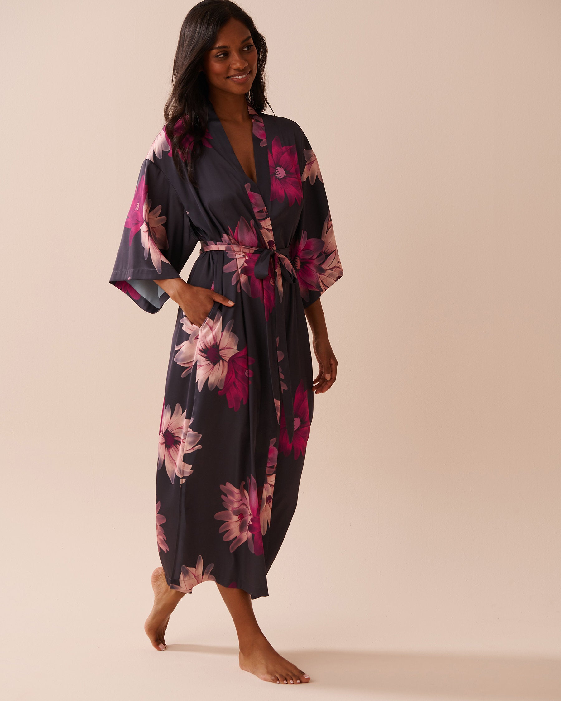 LUXURY EDITION Floral Print Long Satin Kimono_60600079_P00355_02