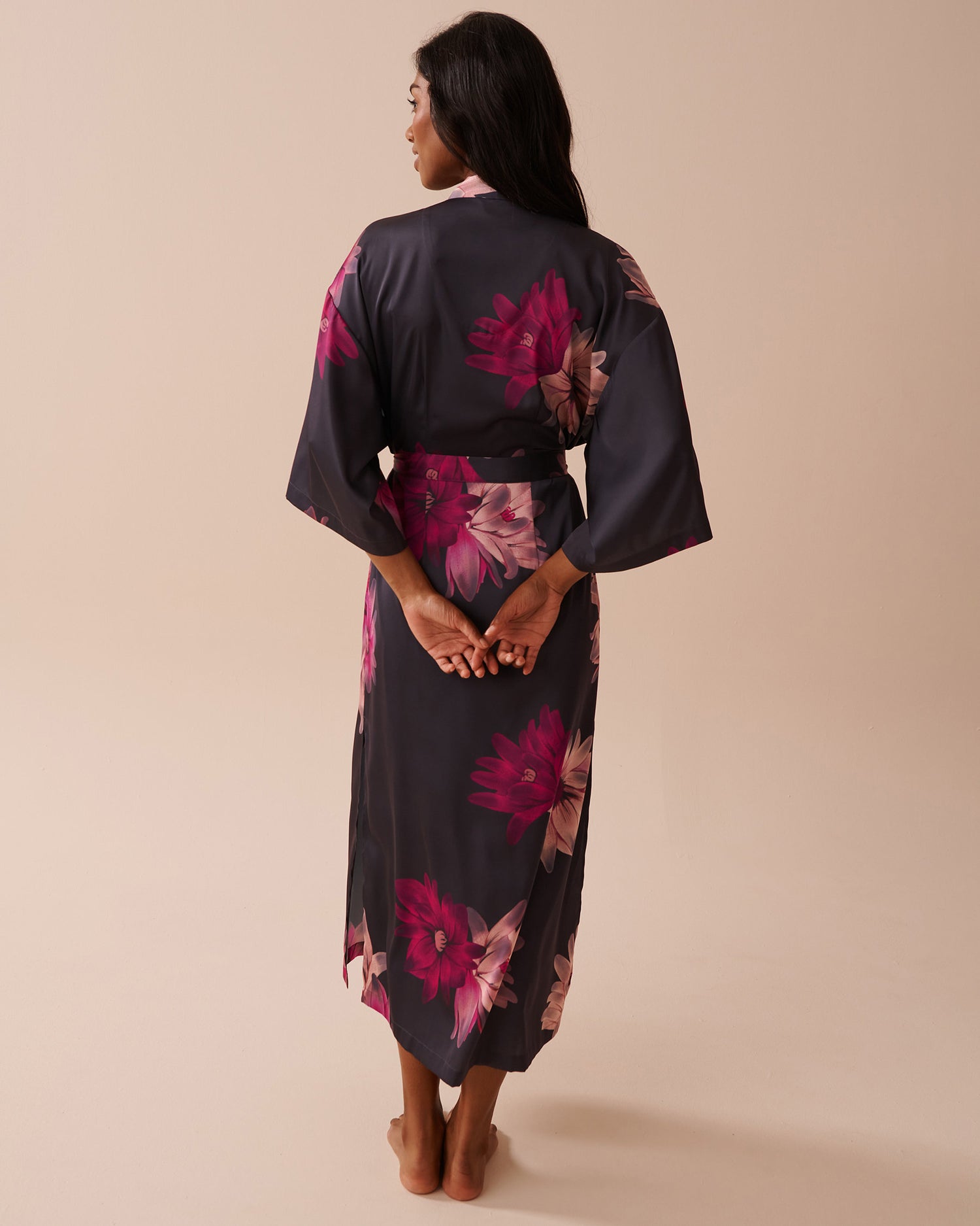 LUXURY EDITION Floral Print Long Satin Kimono_60600079_P00355_03