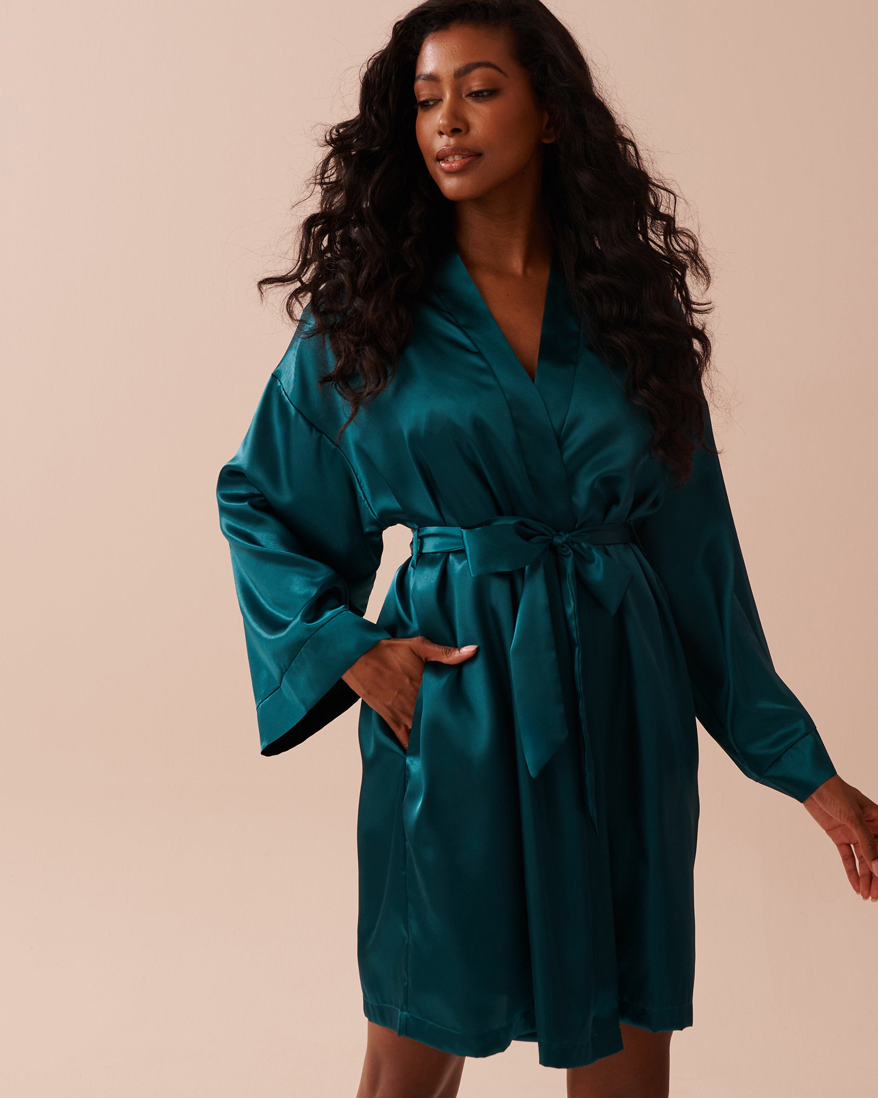 Shiny Satin Kimono_60600084_30032_01