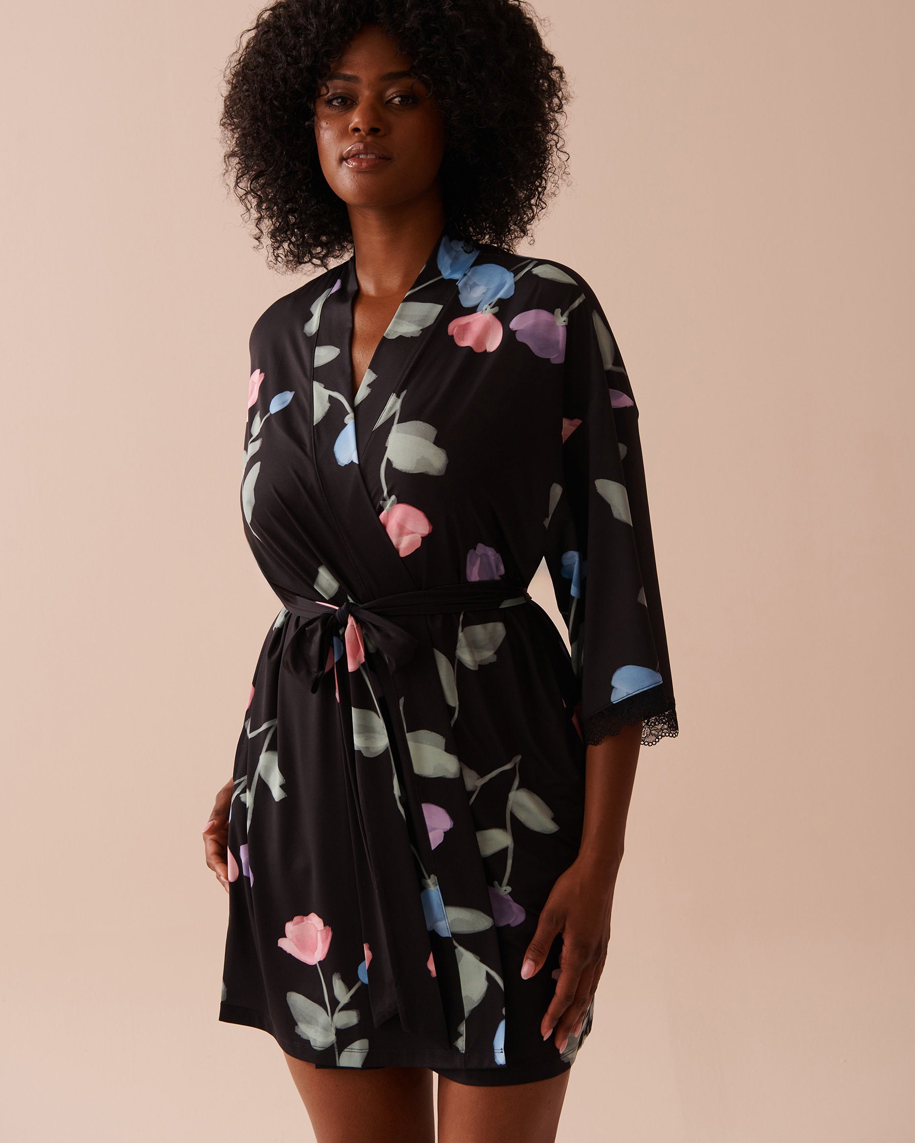 La Vie en Rose_Recycled Fibers Tulip Print Lace Trim Kimono_60600086_P00405_01