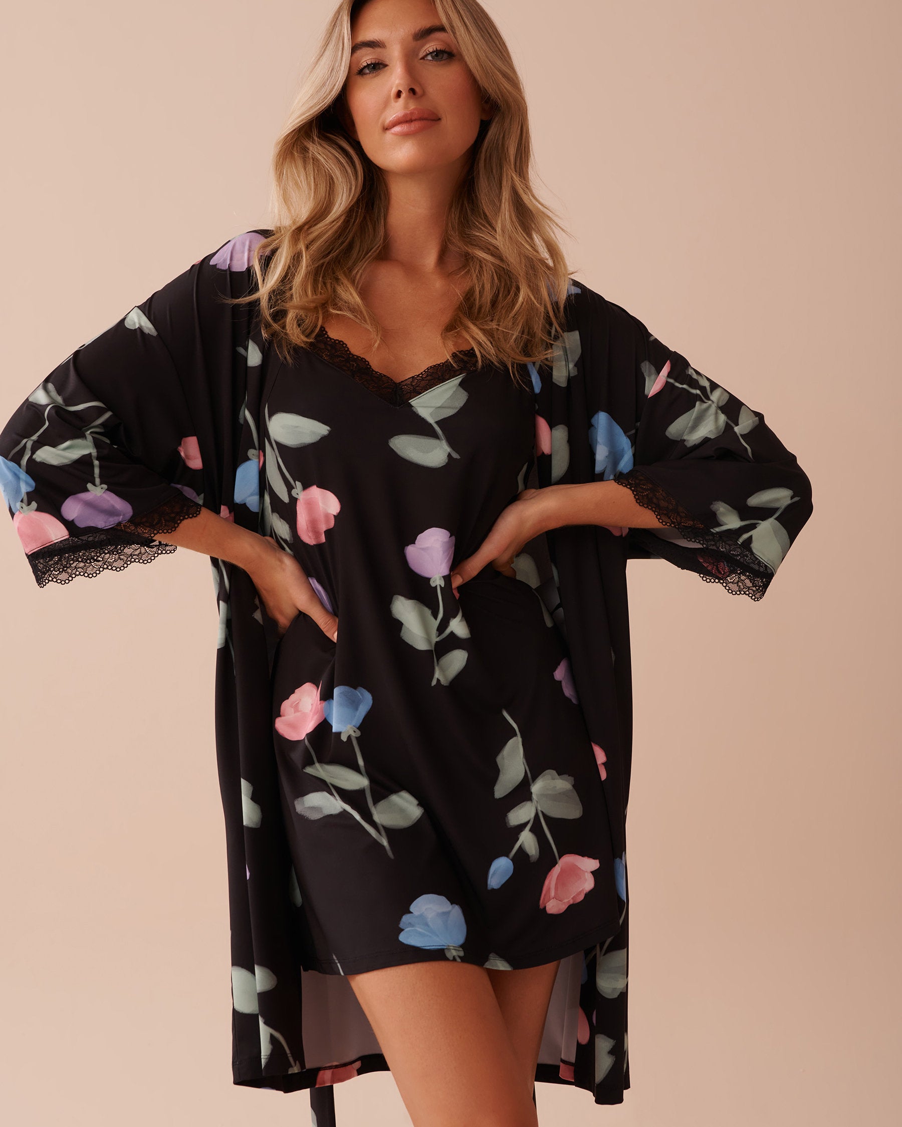 La Vie en Rose_Recycled Fibers Tulip Print Lace Trim Kimono_60600086_P00405_05