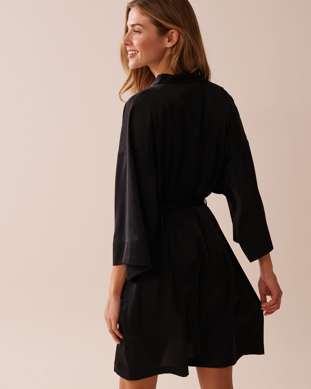 La Vie en Rose_Black Beauty_LUXURY EDITION Satin Kimono_60600094_00001_02