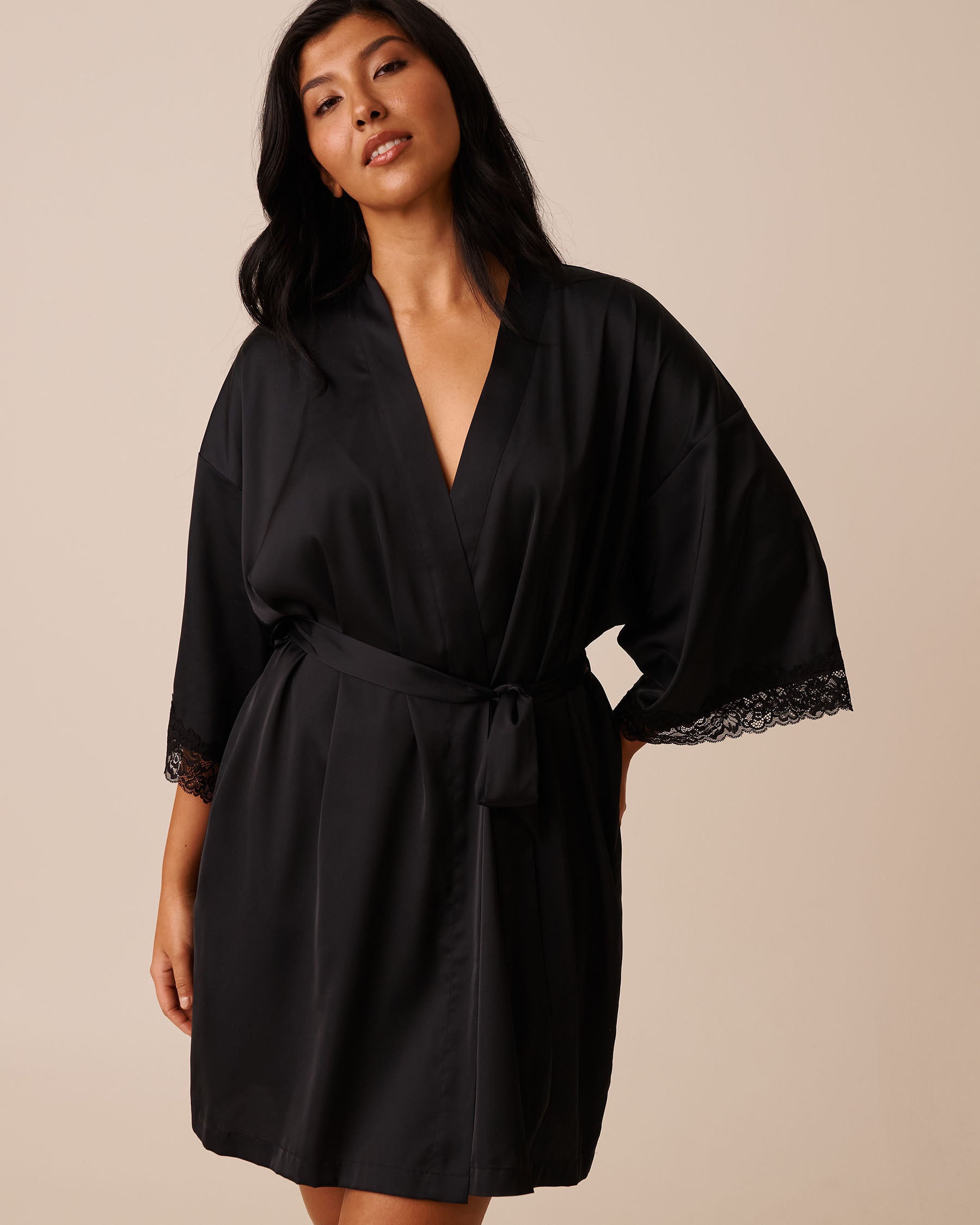 La Vie en Rose_Black Beauty_LUXURY EDITION Satin and Lace Trim Kimono_60600097_00001_03