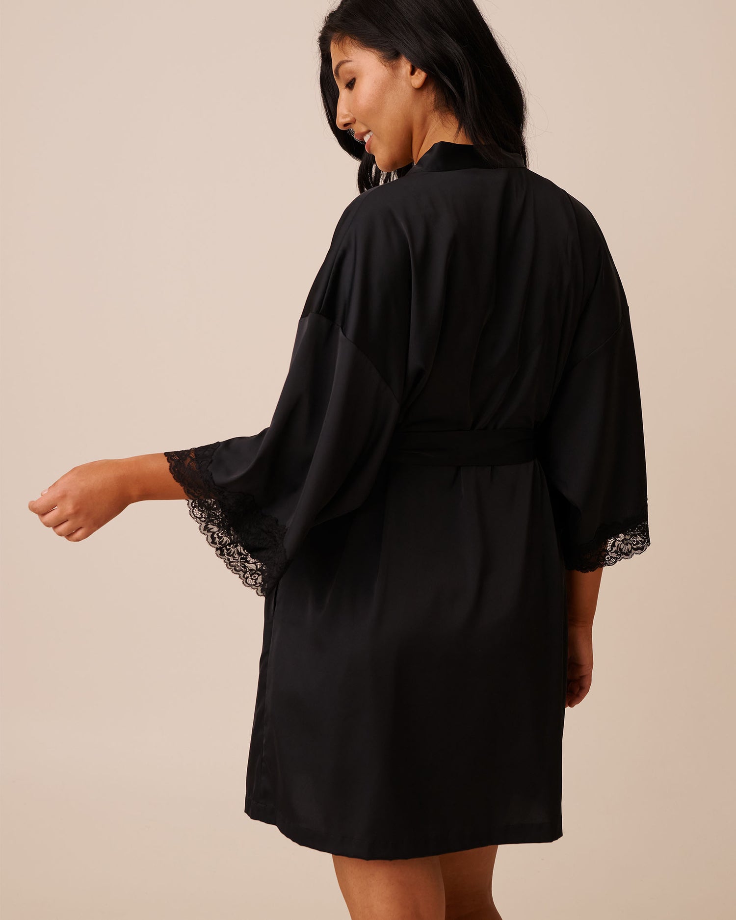 La Vie en Rose_Black Beauty_LUXURY EDITION Satin and Lace Trim Kimono_60600097_00001_04