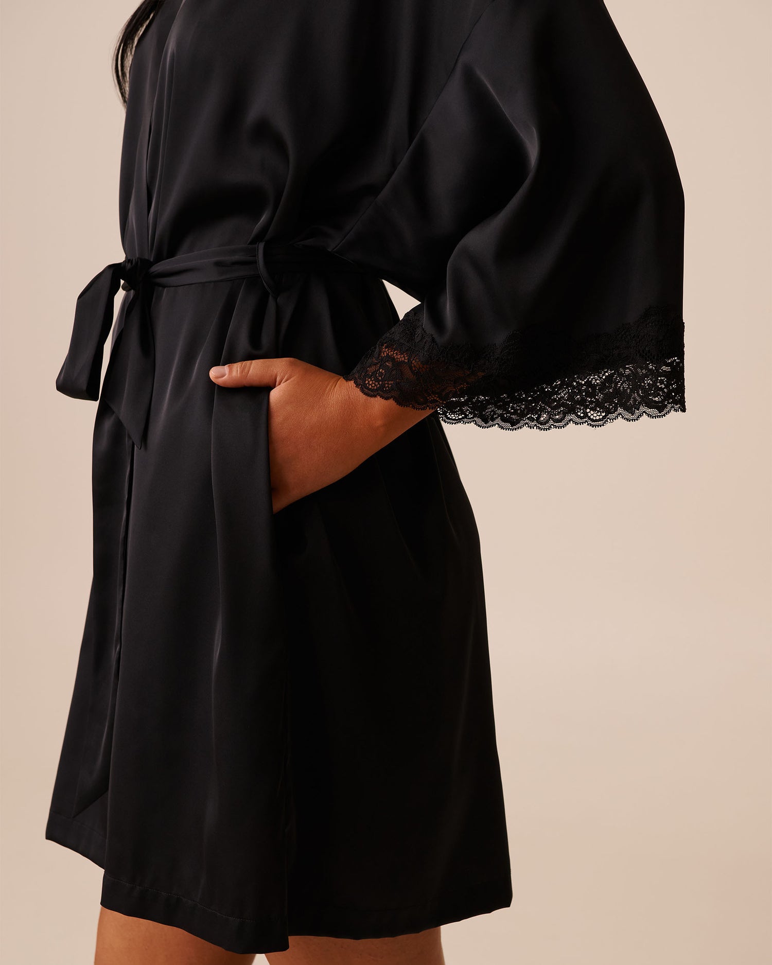 La Vie en Rose_Black Beauty_LUXURY EDITION Satin and Lace Trim Kimono_60600097_00001_05