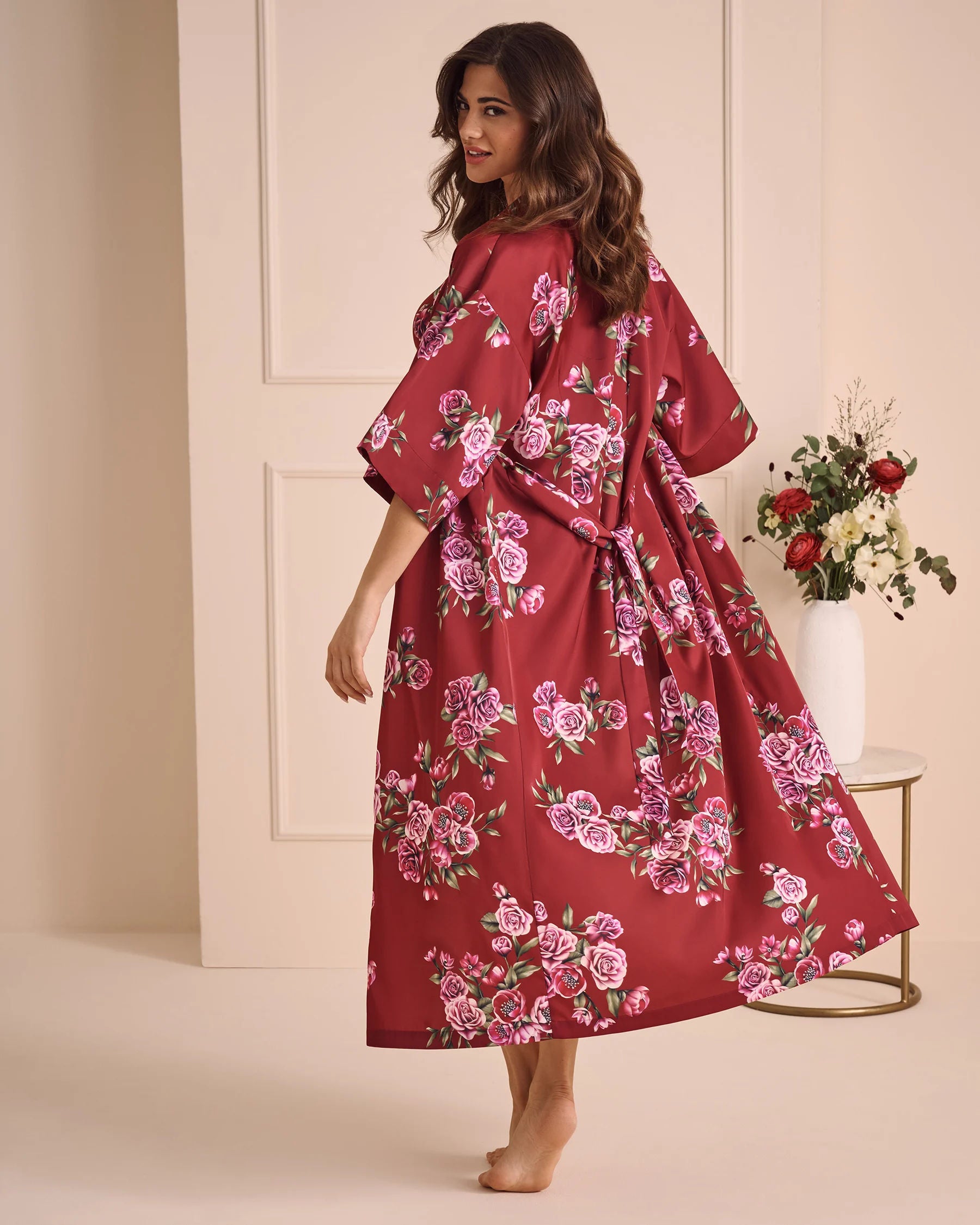 La Vie en Rose_Sun-Dried Flowers_LUXURY EDITION Rose Print Satin Long Kimono_60600098_p60390_02