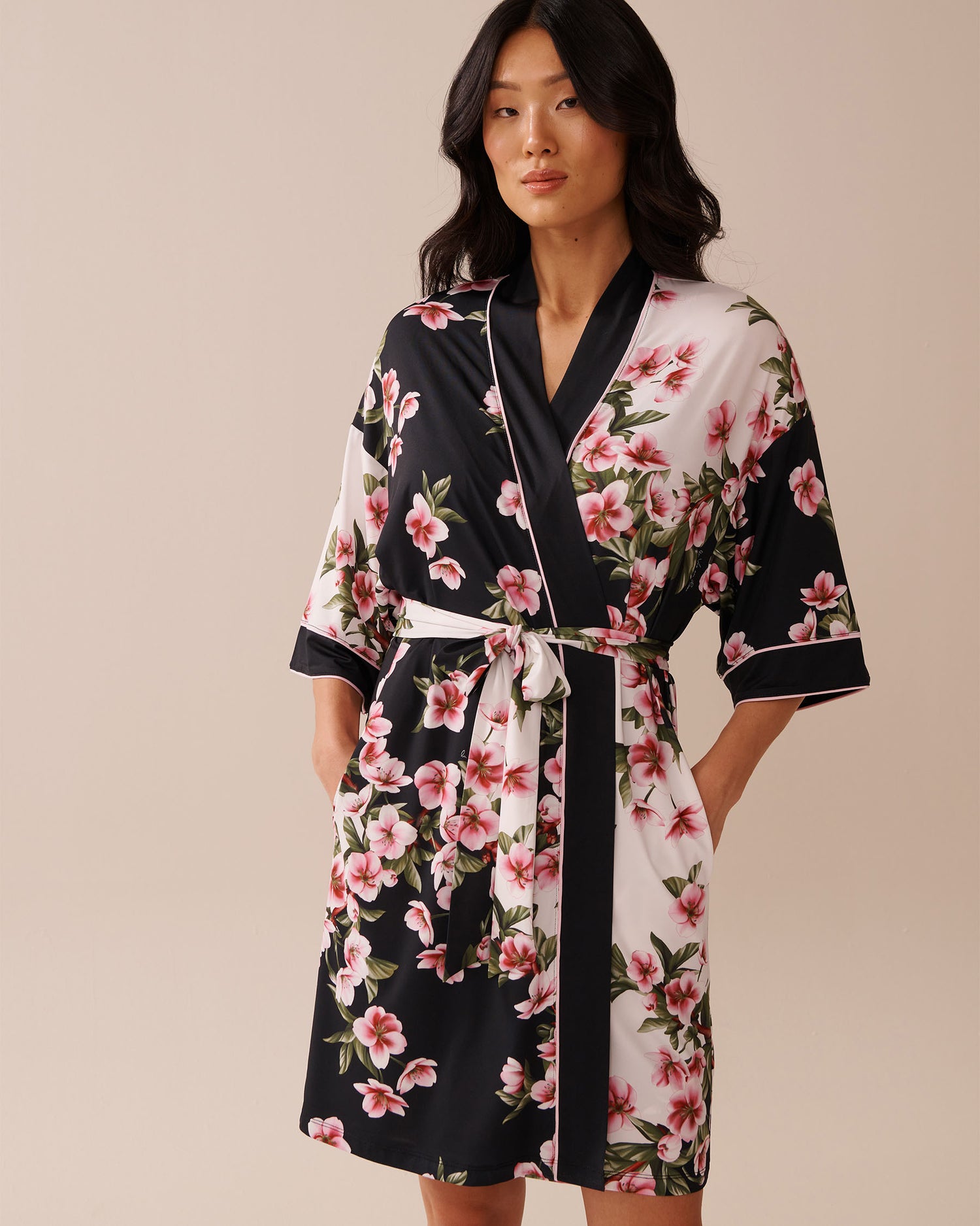 La Vie en Rose_Cherry Blossom_Cherry Blossom Print Recycled Fibers Kimono_60600099_P00431_03