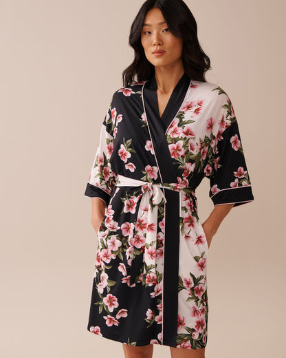 La Vie en Rose_Cherry Blossom_Cherry Blossom Print Recycled Fibers Kimono_60600099_P00431_03