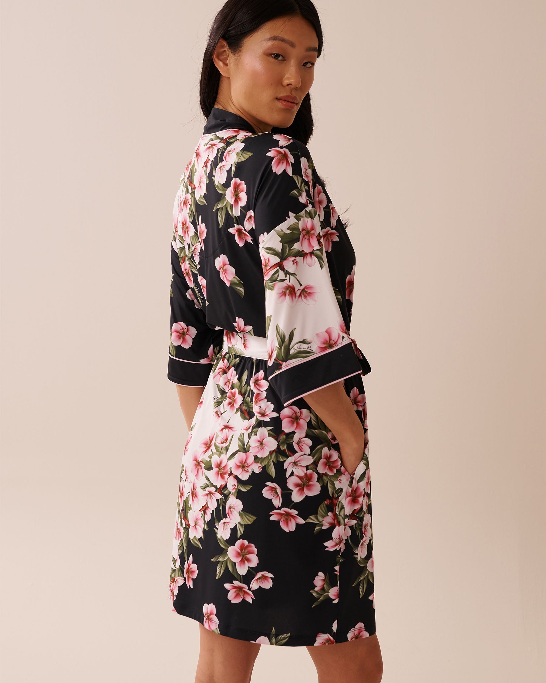 La Vie en Rose_Cherry Blossom_Cherry Blossom Print Recycled Fibers Kimono_60600099_P00431_04