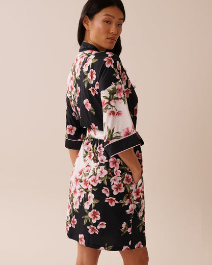 La Vie en Rose_Cherry Blossom_Cherry Blossom Print Recycled Fibers Kimono_60600099_P00431_04