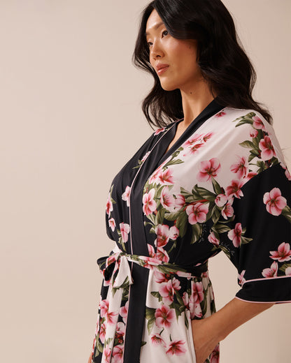 La Vie en Rose_Cherry Blossom_Cherry Blossom Print Recycled Fibers Kimono_60600099_P00431_05