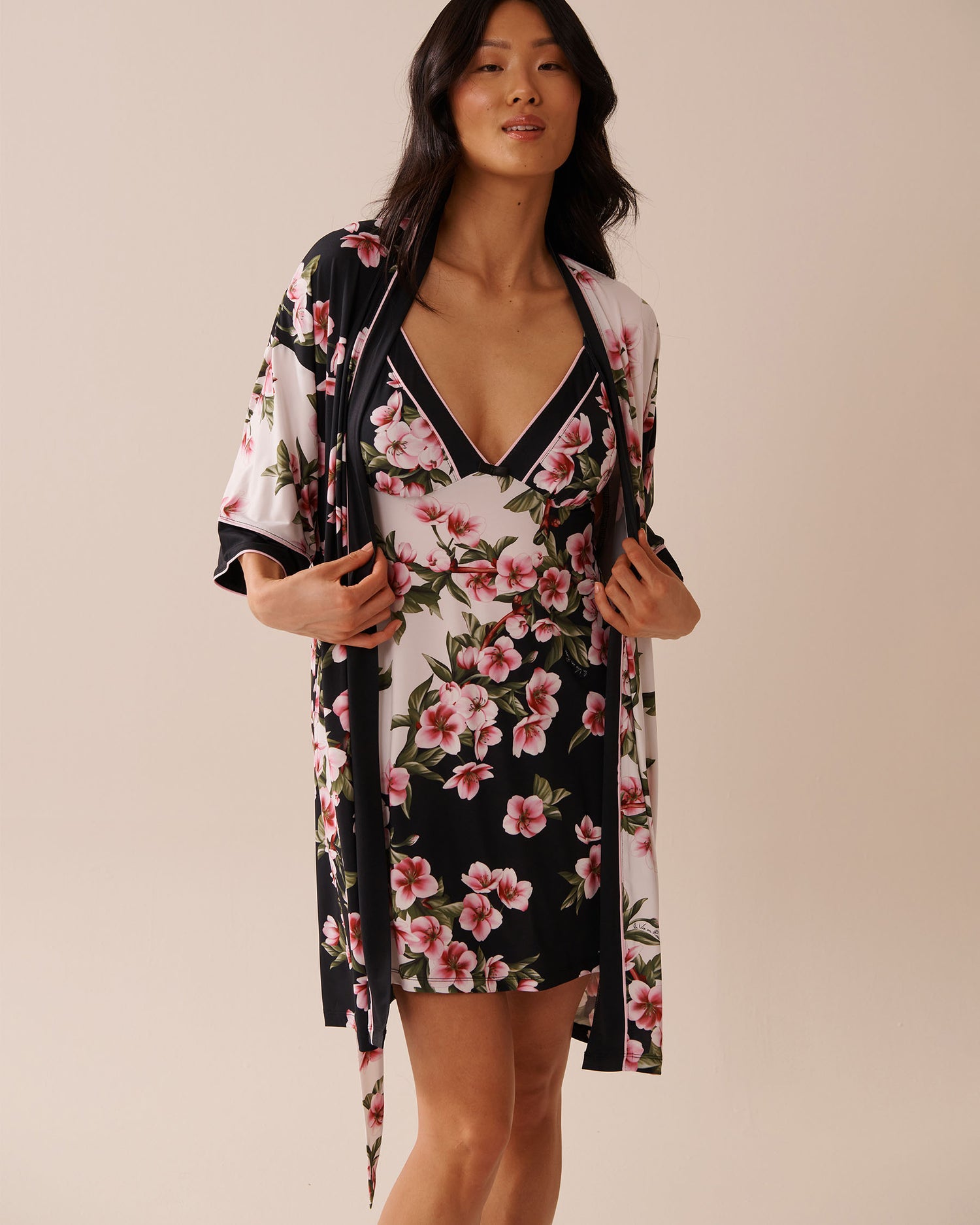 La Vie en Rose_Cherry Blossom_Cherry Blossom Print Recycled Fibers Kimono_60600099_P00431_07