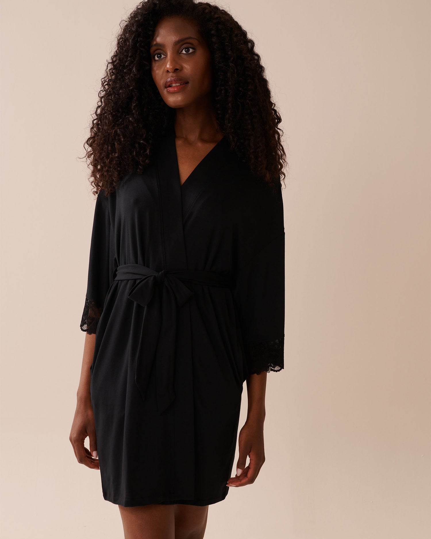 La Vie en Rose_Black Beauty_Lace Detail Modal Kimono_60600100_00001_04