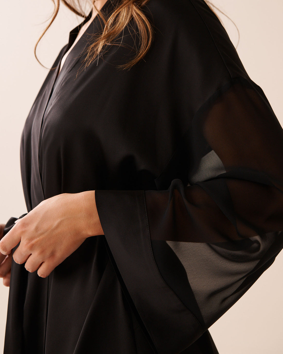 La Vie en Rose_Black Beauty_LUXURY EDITION Chiffon and Satin Kimono_60600105_00001_04