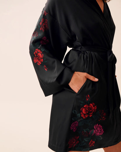 La Vie en Rose_Red Roses Placement_Luxury Edition Red Rose Print Satin Kimono_60600106_P00469_04