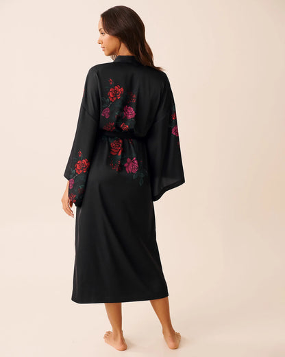 La Vie en Rose_Red Roses Placement_Luxury Edition Red Rose Print Long Satin Kimono_60600107_P00469_04