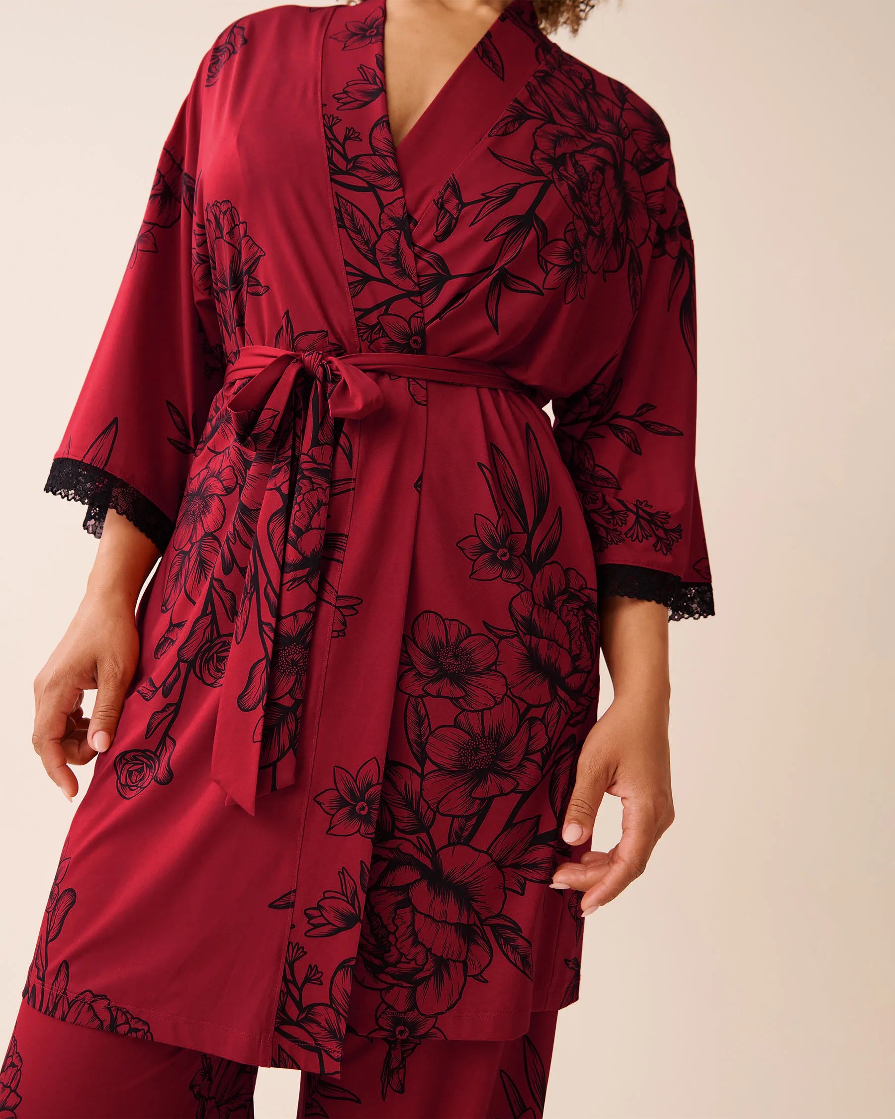 La Vie en Rose_Savvy Red Flowers_Crimson Bloom Recycled Fibers Lace Trim Kimono_60600109_P60419_06