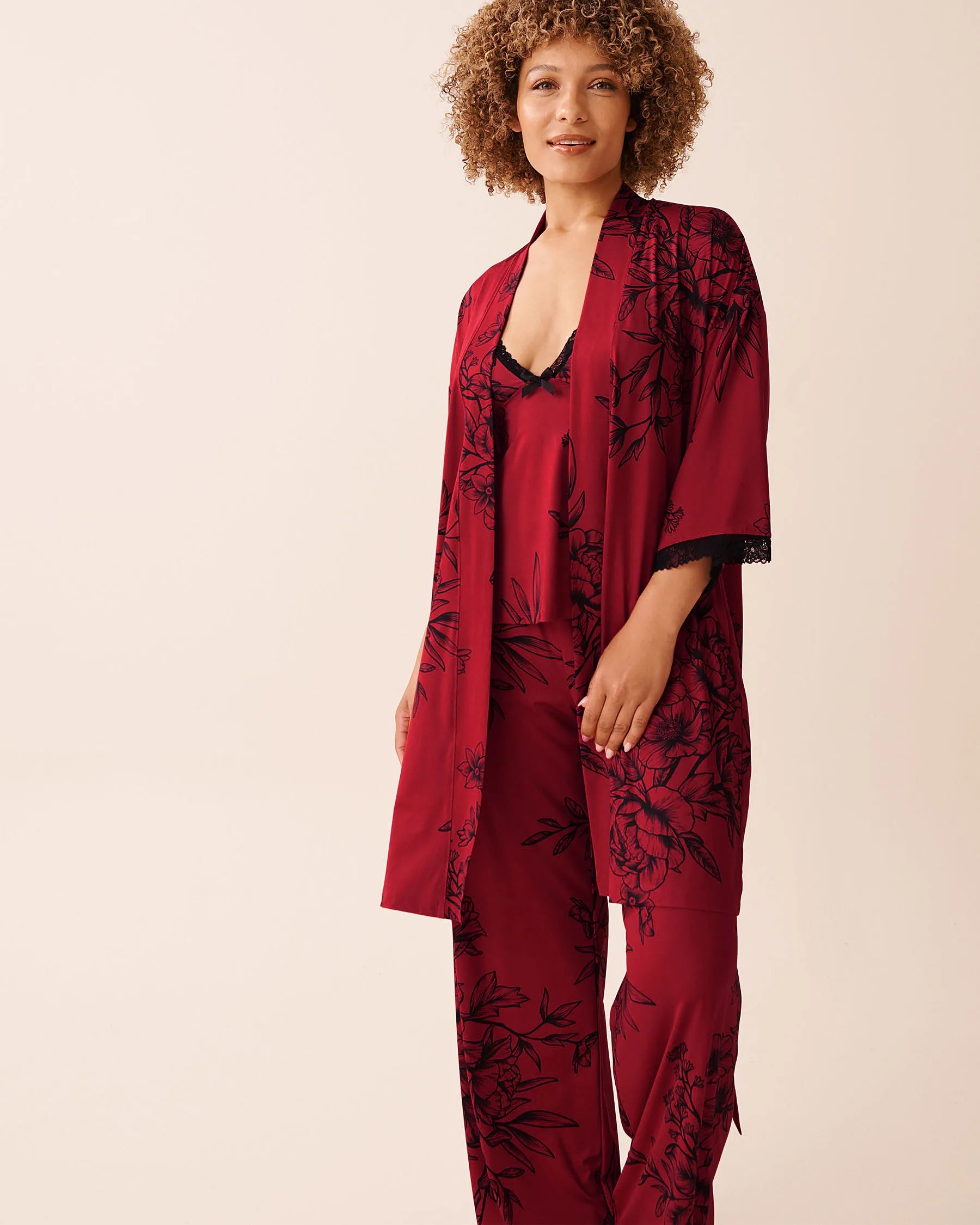 La Vie en Rose_Savvy Red Flowers_Crimson Bloom Recycled Fibers Lace Trim Kimono_60600109_P60419_07