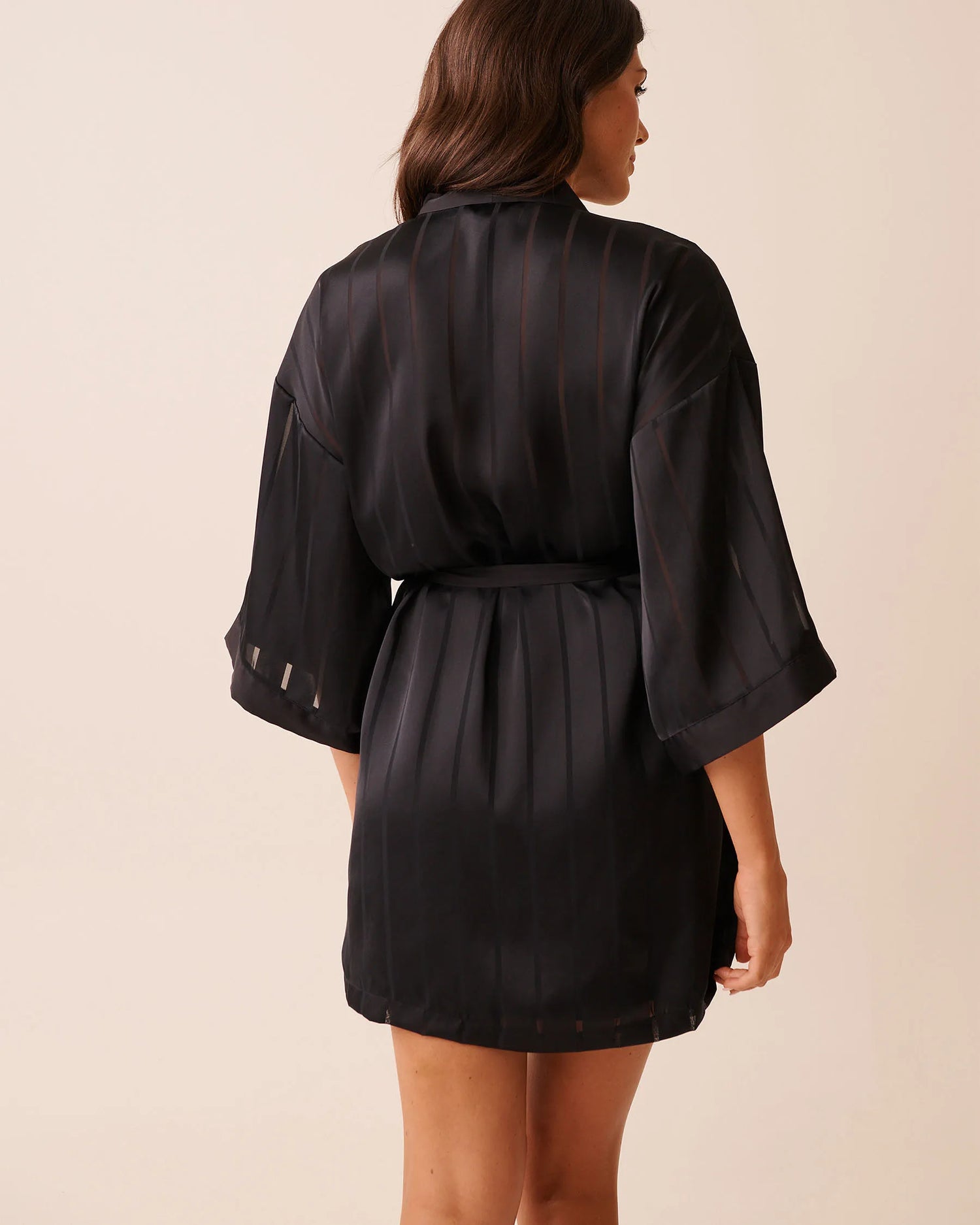 La Vie en Rose_Black Beauty_Shadow Stripe Satin Kimono_60600110_00001_03