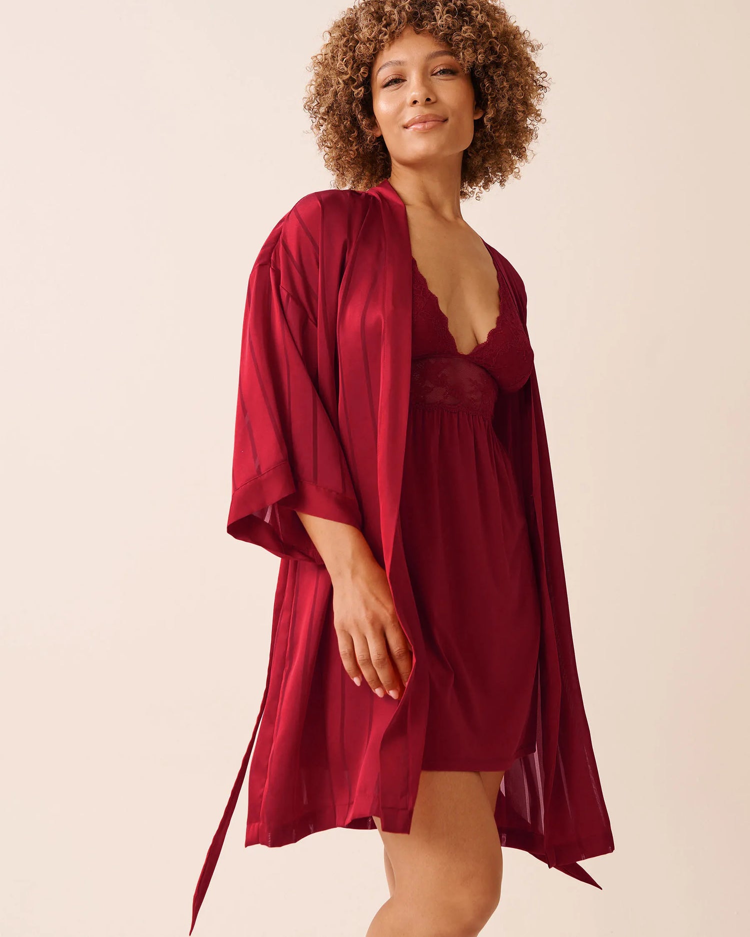 La Vie en Rose_Savvy Red_Shadow Stripe Satin Kimono_60600110_60215_02