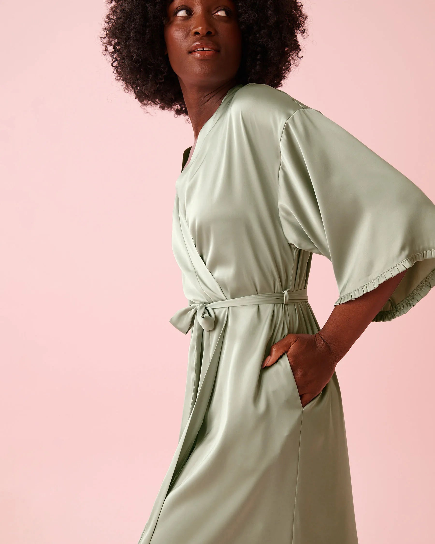 La Vie en Rose_Mineral Gray_Satin Long Kimono_60600114_30059_03