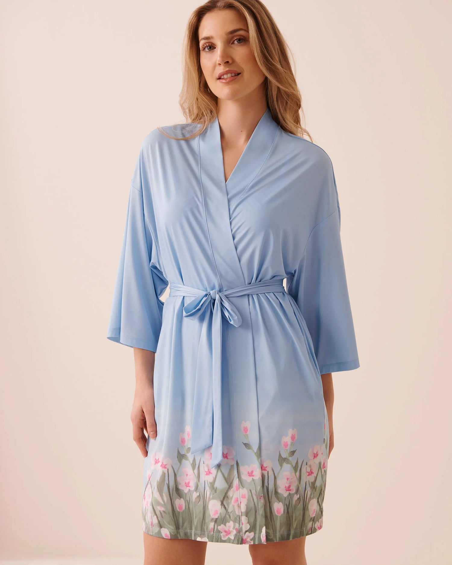 La Vie en Rose Scenery Placement Women Flower Field Print Kimono SKU: 60600120_P40573 Image 02