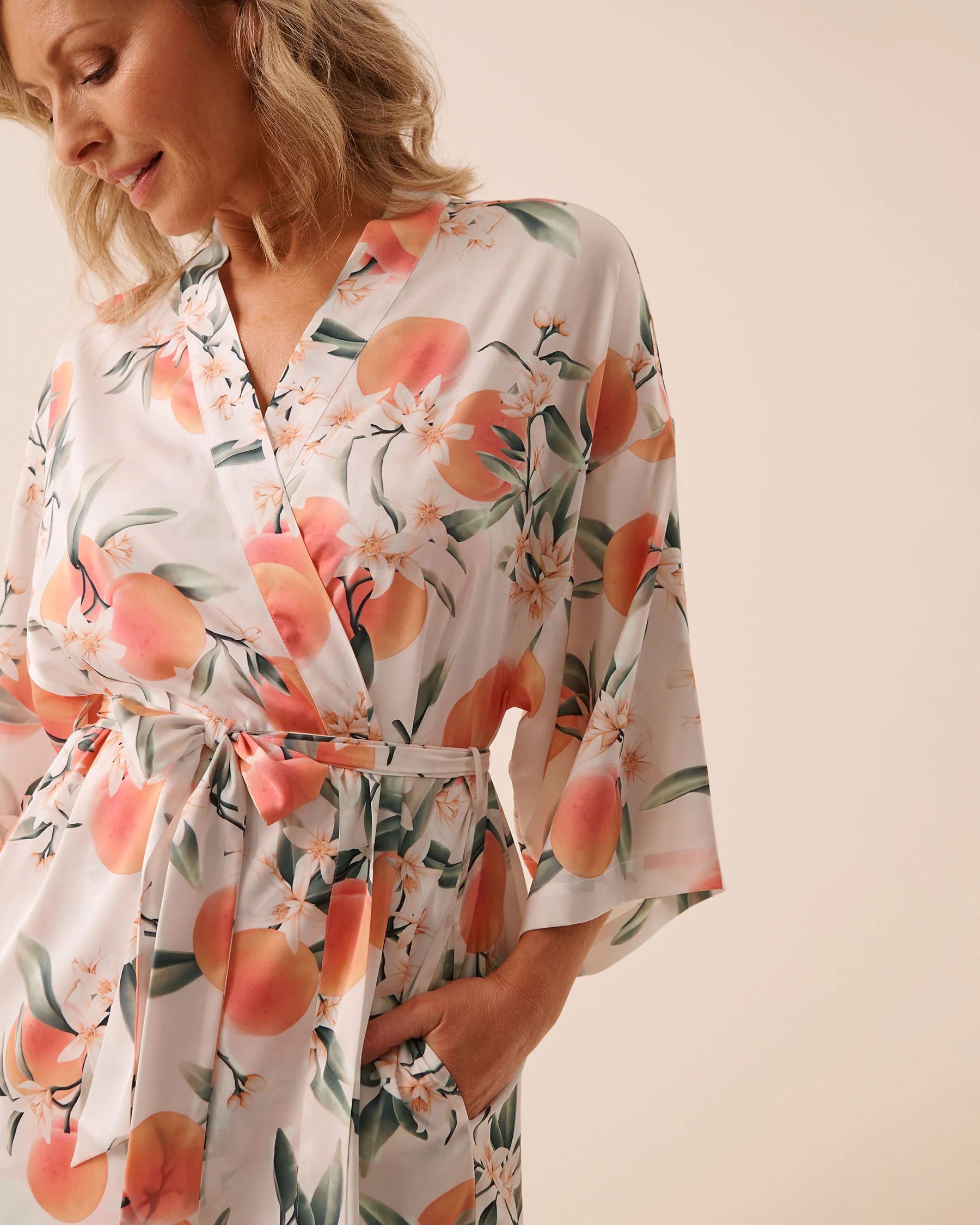 La Vie en Rose Snow White Peach Women LUXURY EDITION Peach Print Satin Kimono SKU: 60600122_P10602 Image 04