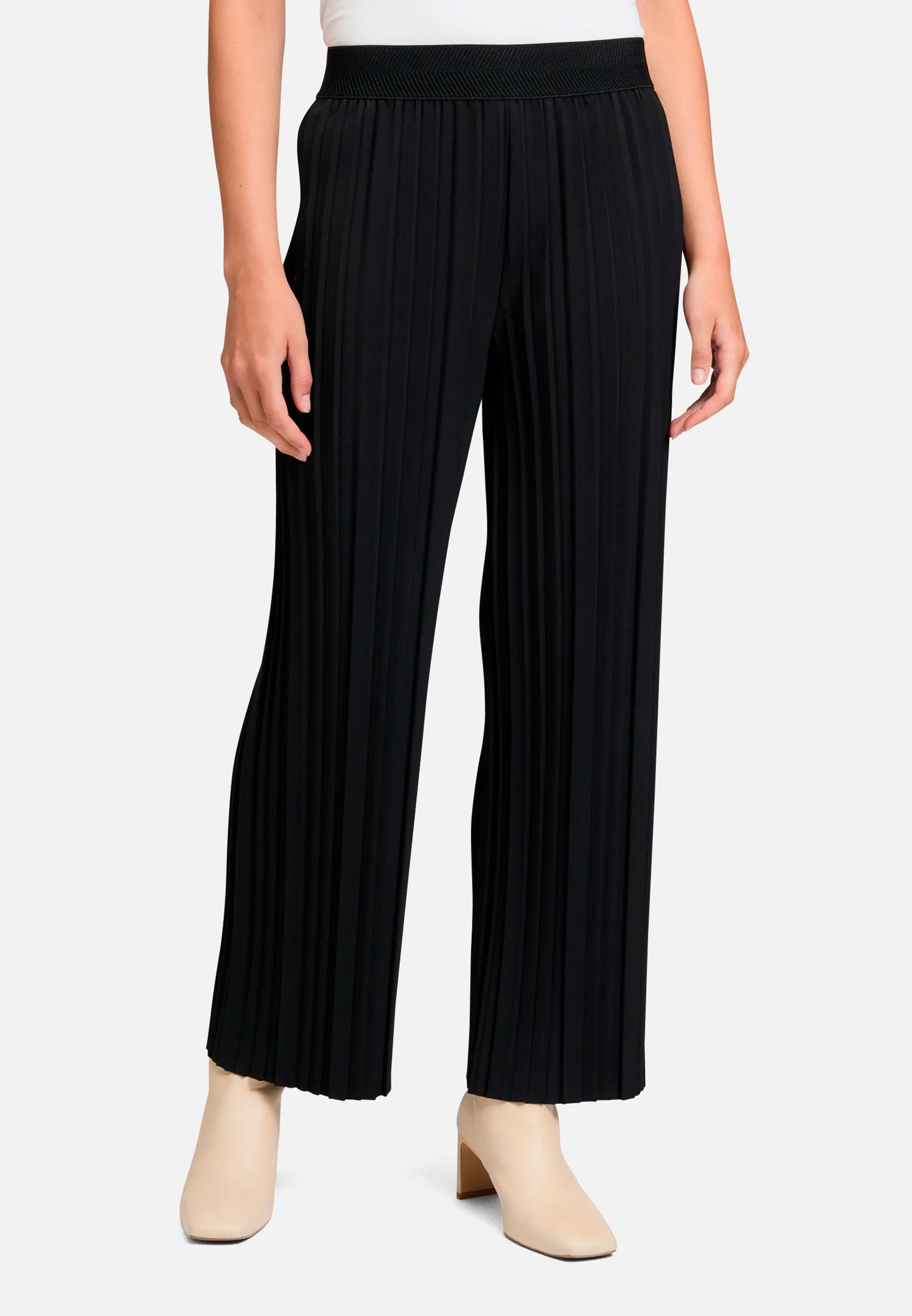 Betty Barclay_Black_Solid-Color Culottes_6066-2420_9045_02
