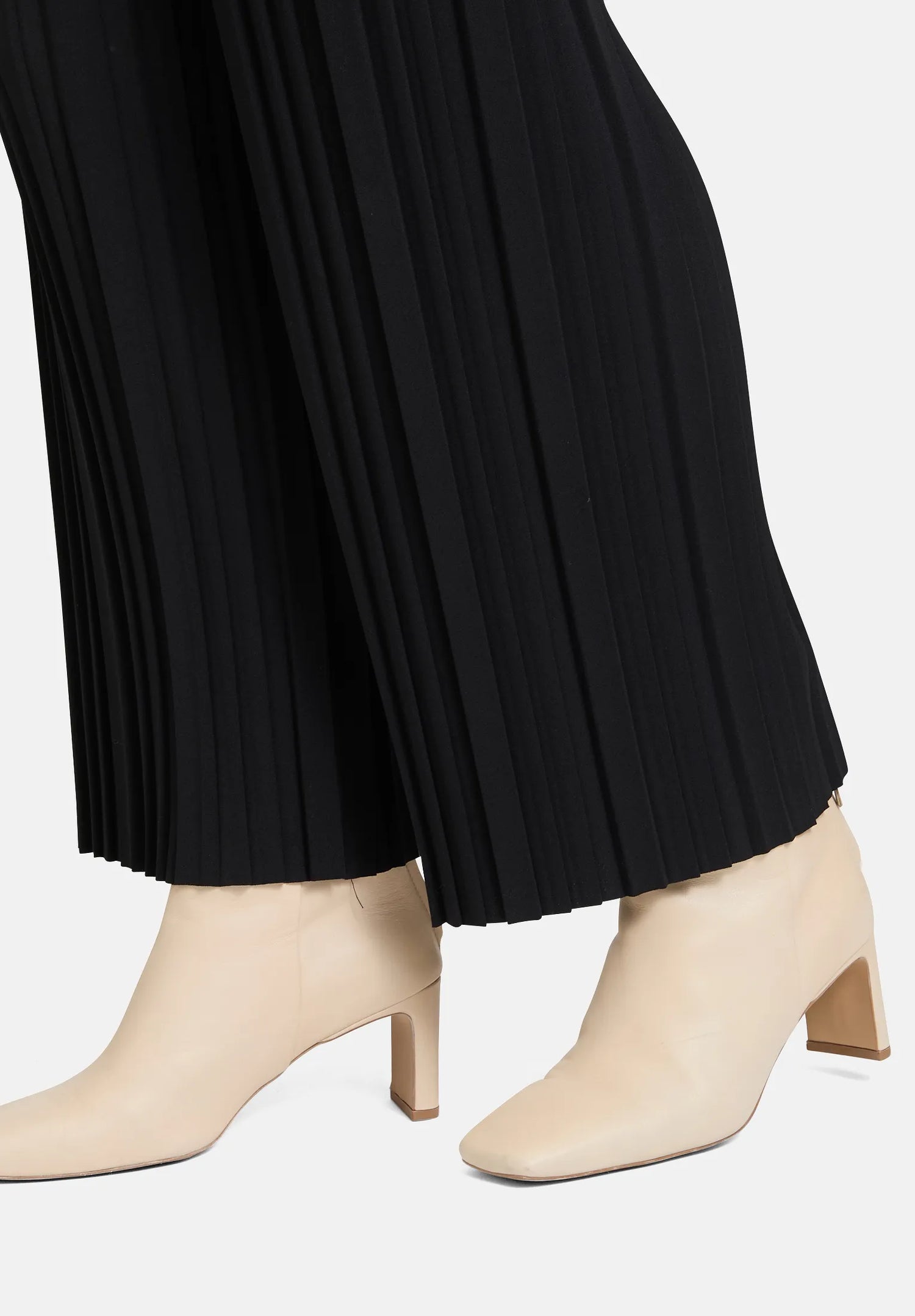 Betty Barclay_Black_Culottes Plain_6069-2420_9045_06