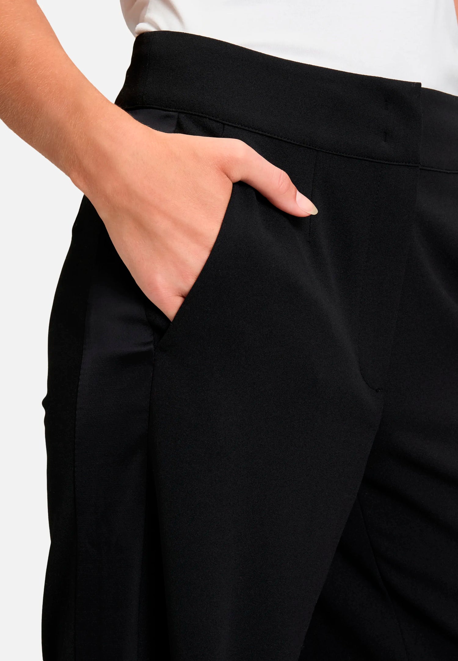 Betty Barclay_Black_Marlene Trousers, Solid Color_6086-2420_9045_06