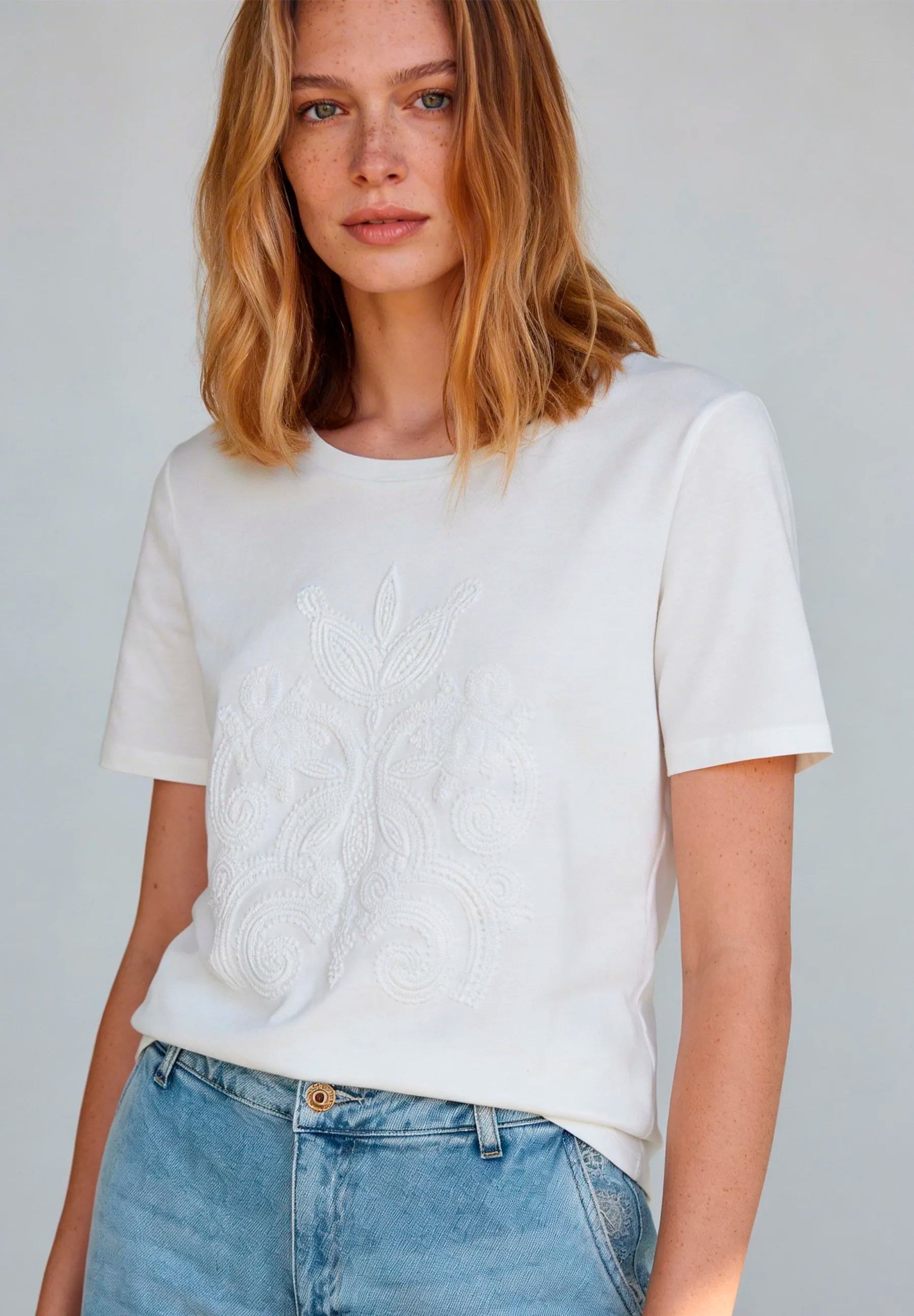 More &amp; More Off White Women T-Shirt with Embroidery on The Front SKU: 61040054_0041 Image 01