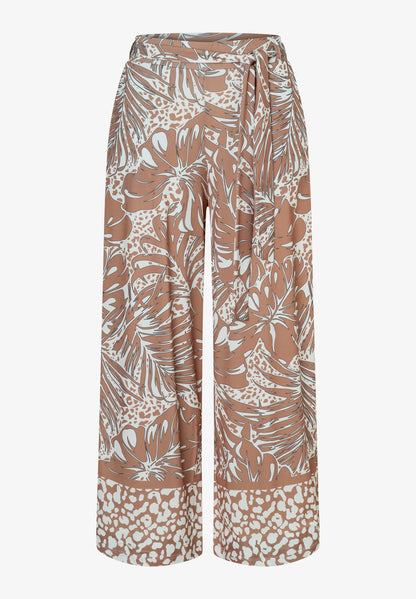More &amp; More Twotone Leaf Print Border Women Jersey Culottes with Print SKU: 61044650_2280 Image 04