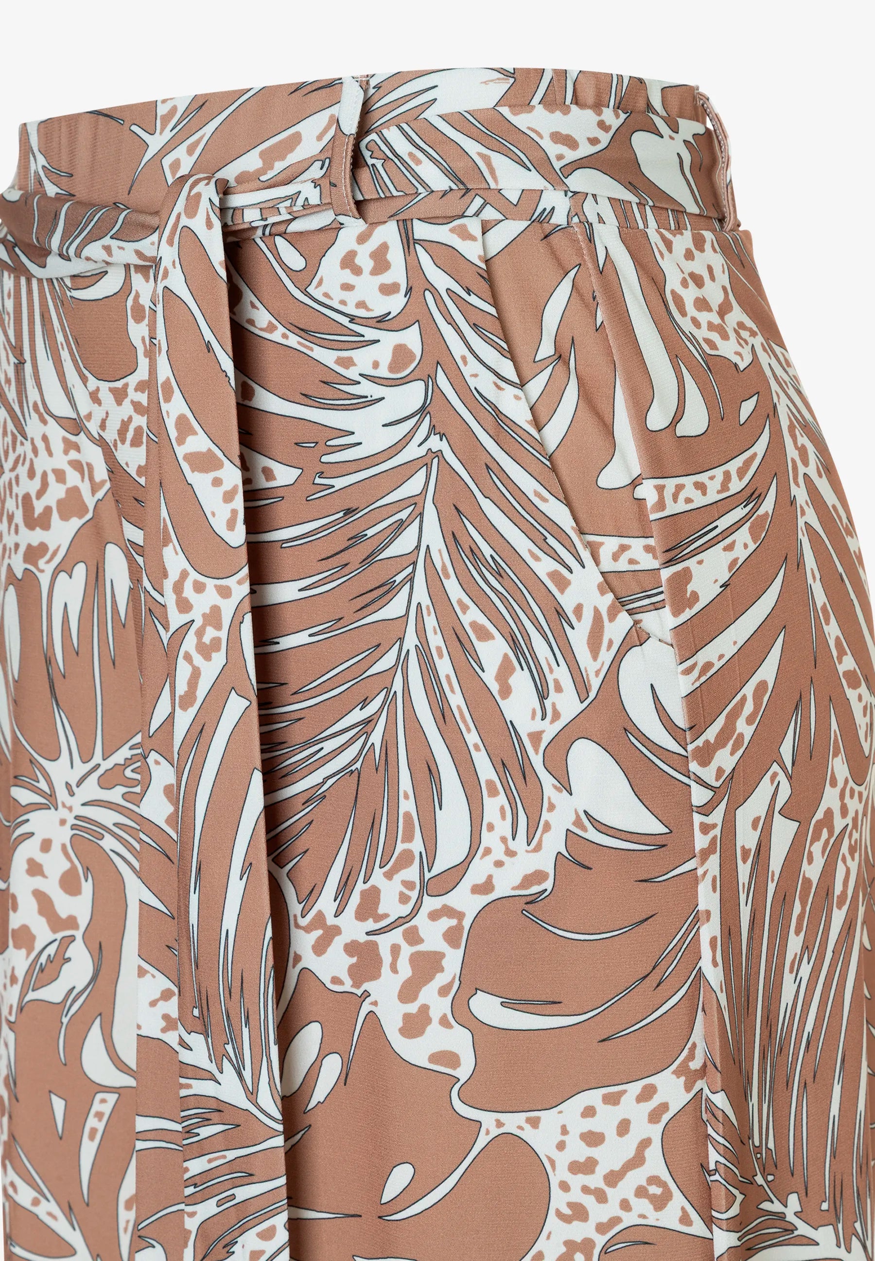More &amp; More Twotone Leaf Print Border Women Jersey Culottes with Print SKU: 61044650_2280 Image 06