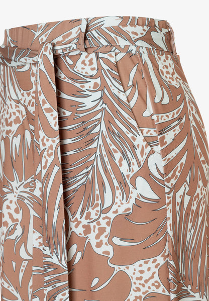 More &amp; More Twotone Leaf Print Border Women Jersey Culottes with Print SKU: 61044650_2280 Image 06