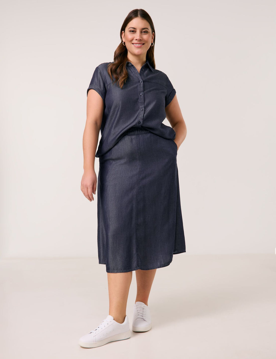 Samoon_Flowing Skirt in a Denim Look_610603-21128_8989_01