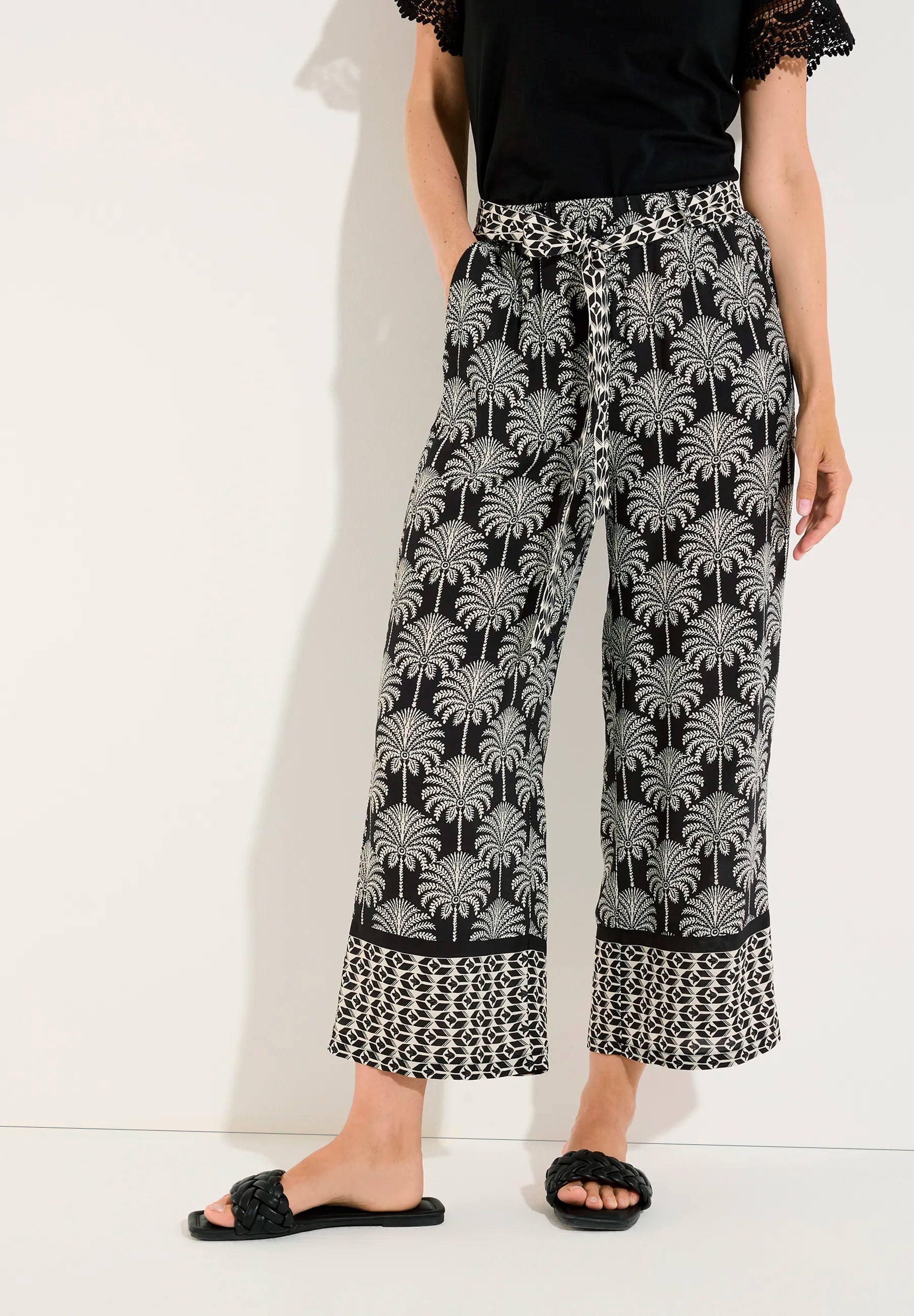 More &amp; More Twotone Palm Print Women Cropped Printed Trousers SKU: 61064051_2790 Image 01